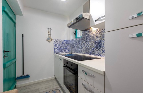 La Pietraia Apartment | 'La Sorrera De Mar Casa Vacanze' Apartment with Shared Garden and Air Conditioning