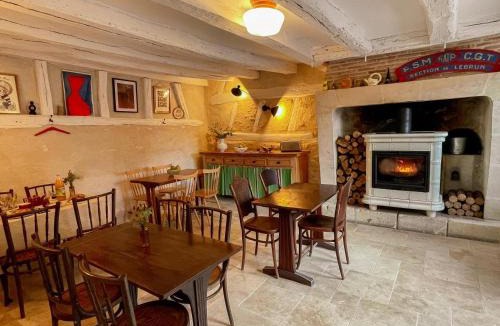Nazelles-Negron Bed & Breakfast | La source de Vaugadeland