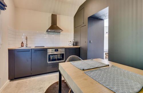 Roy House | La Source - Love Nest