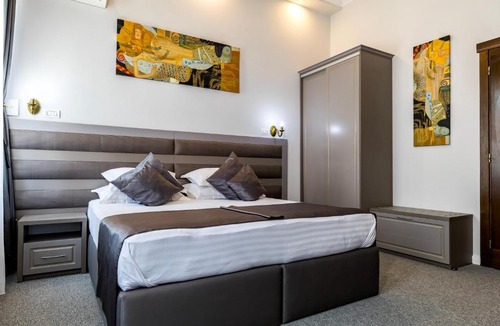 Pitesti Hotel | La Strada Boutique Villa