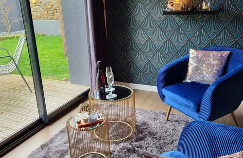 Argentre-du-Plessis Apartment | La Suite de l'Elixir - Love gite with spa and priv