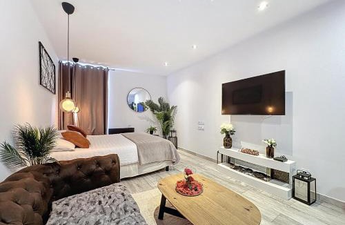 Saint-Etienne Apartment | La Suite d'Ysis - Jacuzzi - Saint-Etienne