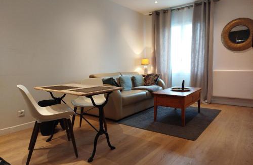 Clamart Apartment | La SUITE de la Villa Voltaire
