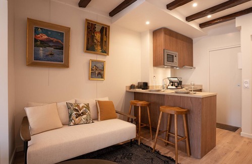 Annecy Old Town Apartment | La Suite du 10 - Nice studio with view on the Canal and the Castle