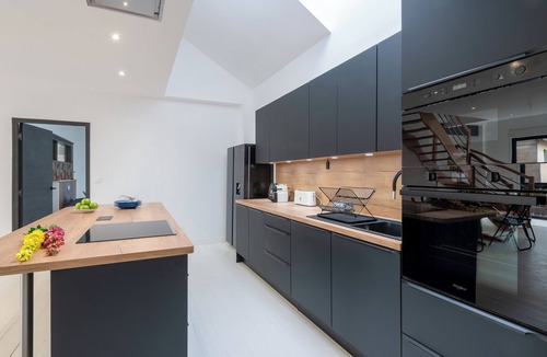 Laval House | La Terrasse - Climatisation - Parking