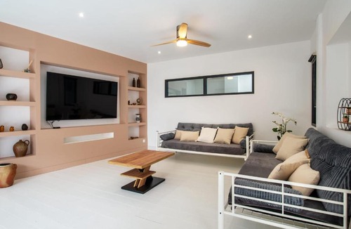 Laval House | La Terrasse - Climatisation - Parking