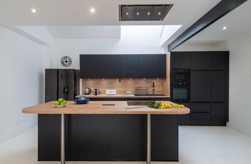 Laval House | La Terrasse - Climatisation - Parking