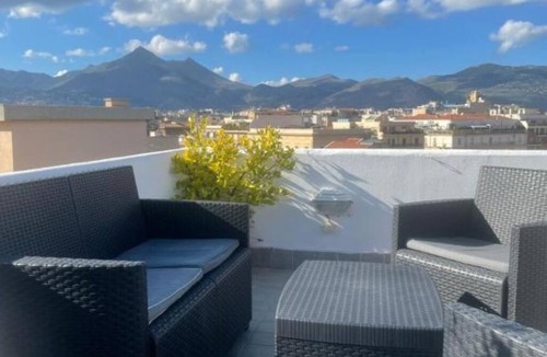Palermo House | La Terrazza su Palermo : Camera Matrimoniale Mansardata