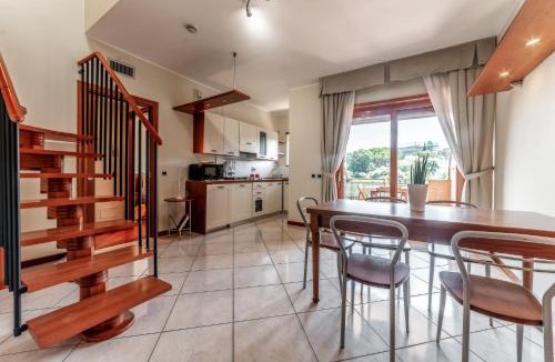 Aurelio Apartment | La Terrazza sul Parco 100 sqm Terrace 8 Guests 2 Bathrooms Free Parking