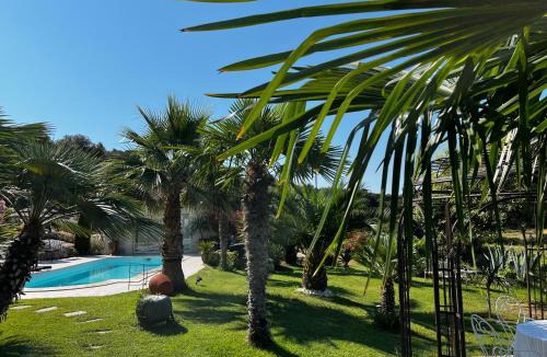 Saint-Pierre-de-Vassols Bed & Breakfast | La Thomalie