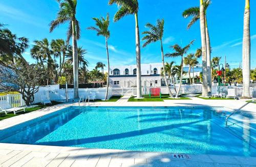 Pass-a-Grille Historic District Apartment | La Tortuga Historic Pass A Grille St Pete Beach 2