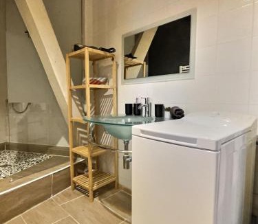 Chaintre Apartment | La tour du château