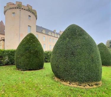 Chaintre Apartment | La tour du château