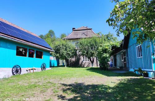 Ocolis House | La Umbra Muntilor Traditional House - hot tub included