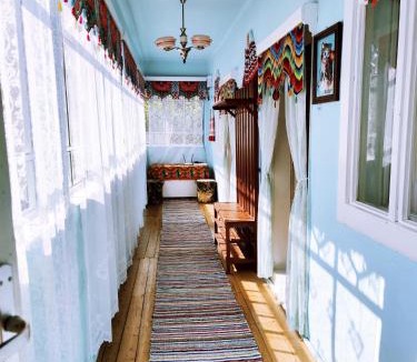 Ocolis House | La Umbra Muntilor Traditional House - hot tub included