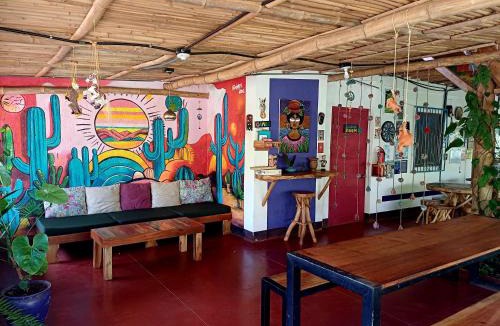 Balgue Hostel | La Urraca Loca Hostel