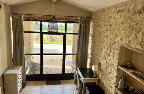 Bonnieux Apartment | La Verrière, Très Jolie Chambre Indépendante Avec Courette Abritée