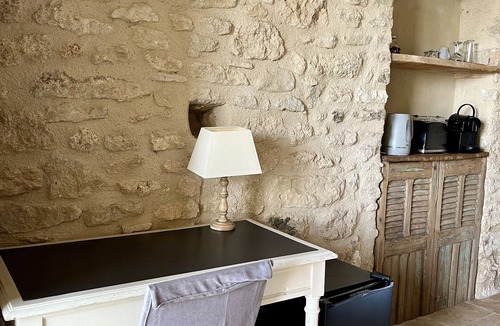 Bonnieux Apartment | La Verrière, Très Jolie Chambre Indépendante Avec Courette Abritée