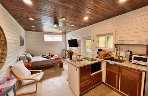 Caribbean Way House | La Vida Belize - Studio