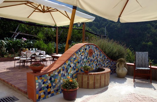 Pucara Apartment | La Vigna - comfortable loft with outdoor hot tub surrounded by lemon gardens