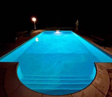Poncins Villa | La Villa Perroquet