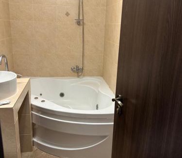Cocani Crevedia House | La virajul trei