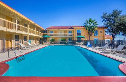 Eagle Pass Hotel | La Vista Express - Formerly La Quinta
