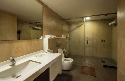 Royapettah Hotel | La Woods Hotel