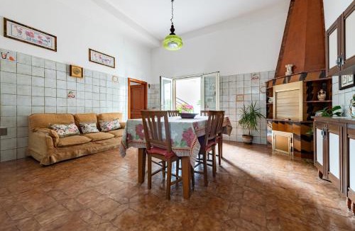 Aradeo House | La Yucca