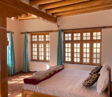 She House | Labrang Home Stay
