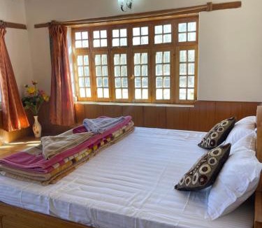 She House | Labrang Home Stay