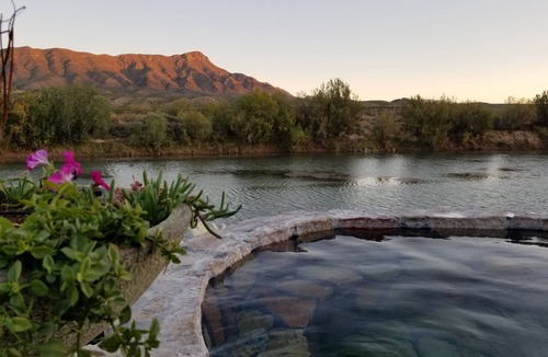 Truth or Consequences House | Labyrinth Retreat in Truth or Consequences A Cozy and Comfortable Home for 4!!
