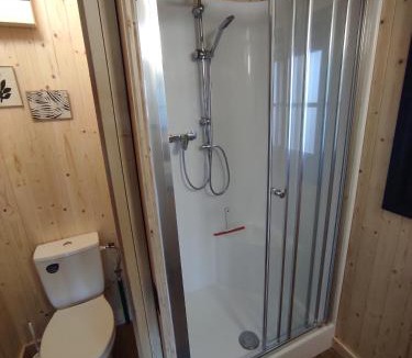 Flayat Ski Chalet | LACUSTRA cabanes accessibles en canoë et chalets tout confort