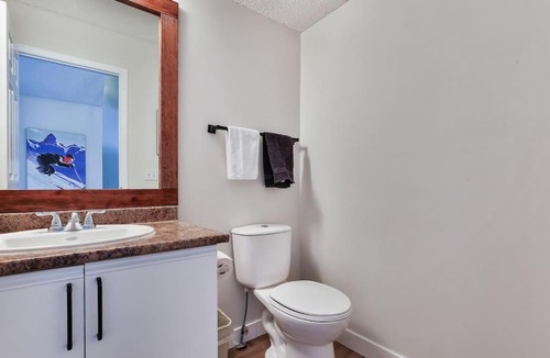 Canmore House | Lady MacDonald View Townhouse - Downtown Canmore