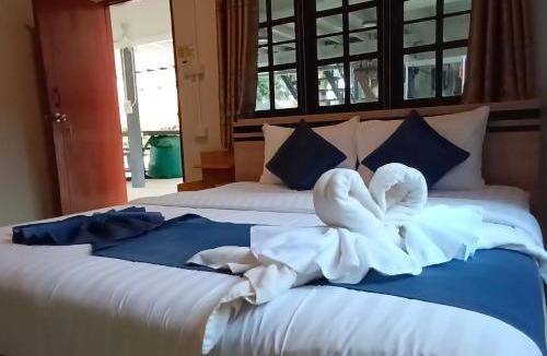 Thong Krut Hostel | Ladybugs hostel sunset