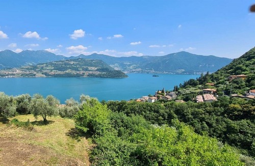 Tavernola Apartment | LADYBUGS RESIDENCE WITH LAKE ISEO VIEW
