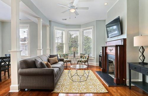 Historic Downtown Savannah Apartment | Lafayette Row Unit 2