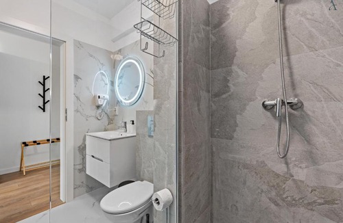 Tunari Apartment | LaForesta Blue Studio