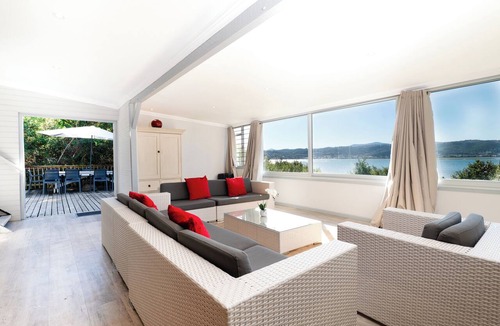 Brenton-on-Sea House | Lagoon-Front 8-Sleeper Off-Grid Escape Holiday Home + Boat Mooring