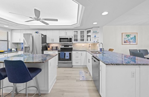 Sanibel Condo | Lagoon & Gulf Views, Steps to the Beach, Beautifully Updated Condo