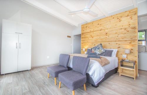 Old Place House | Lagoon View Accommodation