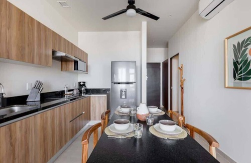 Downtown Cancun Apartment | Lagoon-View Apt - Cancun - Pool & Gym - Sleeps 4