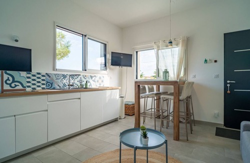 Bouzigues Villa | Lagoon view villa with private pool near Sète