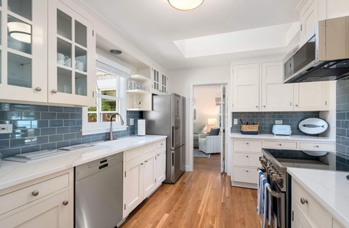Lagoon Heights House | Lagoon Waterfront 4 Bedroom Private Sandy Beach Oak Bluffs Martha's Vineyard