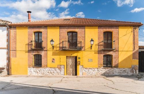 Campo de Cuellar House | Laguna Herrera