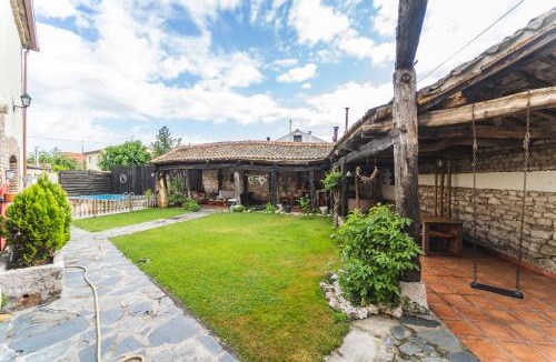 Campo de Cuellar House | Laguna Herrera
