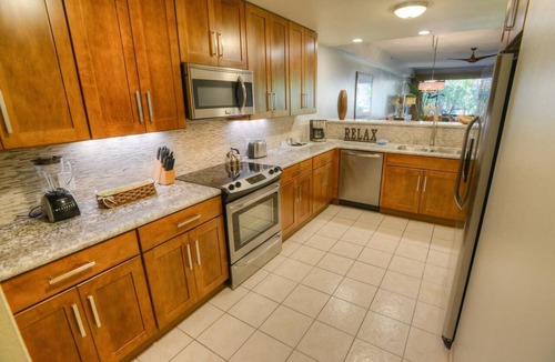 Kahana Resort | Lahaina Beach Front Resort 3 Bed Sleeps 8