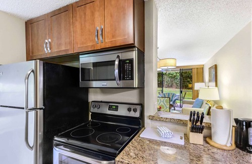 Kahana Resort | Lahaina Resort 1 Bedroom Sleeps 4