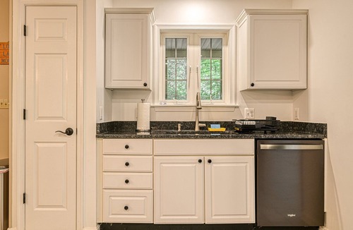Bumpass House | Lake Access Cottage-1 Min Walk to Lake | Kayaks | Game Room | Kid Friendly