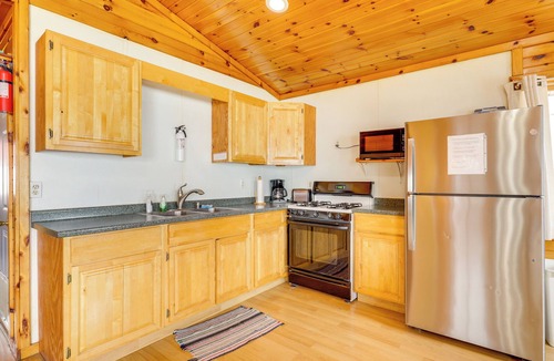 Ainsworth Cabin | Lake Access & Pier: Northwoods Fishing Cabin